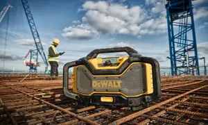 Jakie radio do warsztatu - wybierz model odporny na trudne warunki