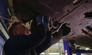 Jak spuścić płyn z chłodnicy VW Touran - uniknij kosztownych błędów