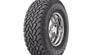 Opona terenowa General Grabber AT2 na chromowanej feldze, idealna do Toyota 4x4.