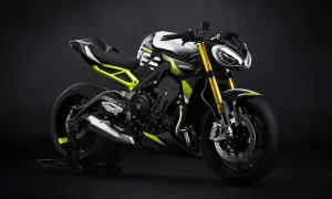 Nowy Triumph Speed Triple w jaskrawej kolorystyce, z żółtymi akcentami i złotym zawieszeniem, gotowy do podboju dróg.