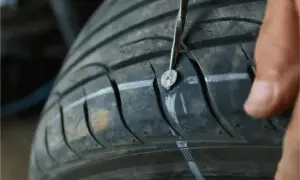 Wybrzuszenie na oponie – dlaczego nie warto jeździć z uszkodzoną oponą