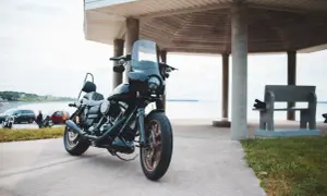 Czy motorowerem można jeździć bez prawa jazdy? Sprawdź zasady i kary
