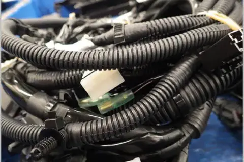 Wszystko o wiązce elektrycznej silnika: objawy uszkodzenia i naprawa