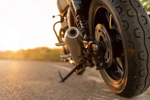 Przegląd motoroweru co sprawdzają: kluczowe elementy dla bezpieczeństwa
