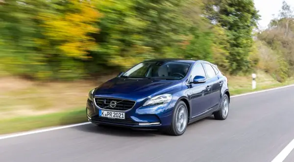 Volvo V40 jaki silnik wybrać? Porównanie opcji i ich zalety
