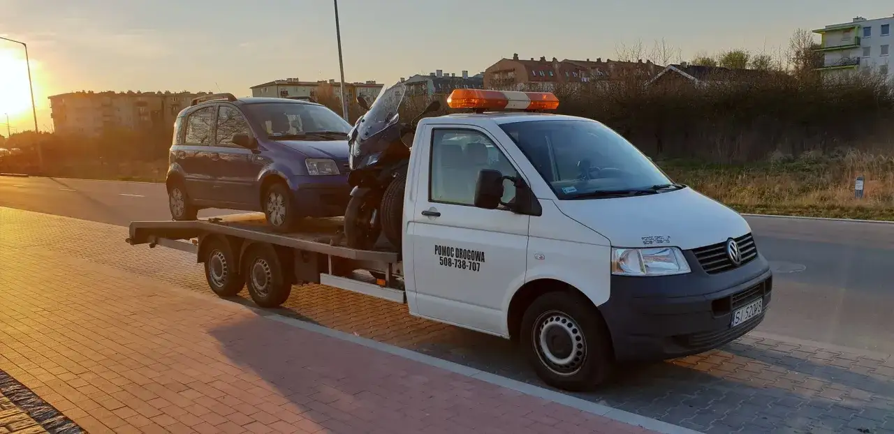 Pomoc drogowa z lawetą przewozi samochód i motocykl. Zastanawiasz się, ile kosztuje laweta? Zadzwoń pod numer 508-738-707.