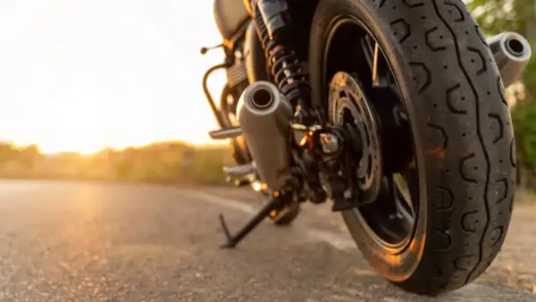 Przegląd motoroweru co sprawdzają: kluczowe elementy dla bezpieczeństwa